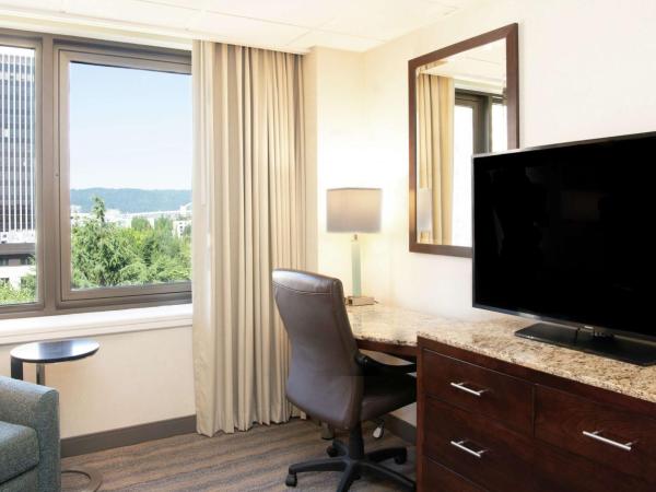 DoubleTree by Hilton Portland : photo 8 de la chambre chambre lit king-size deluxe