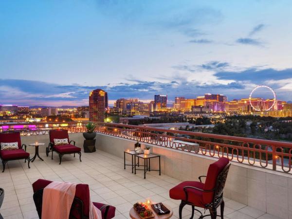 Embassy Suites by Hilton Convention Center Las Vegas : photo 2 de la chambre suite lit king-size non-fumeurs avec balcon