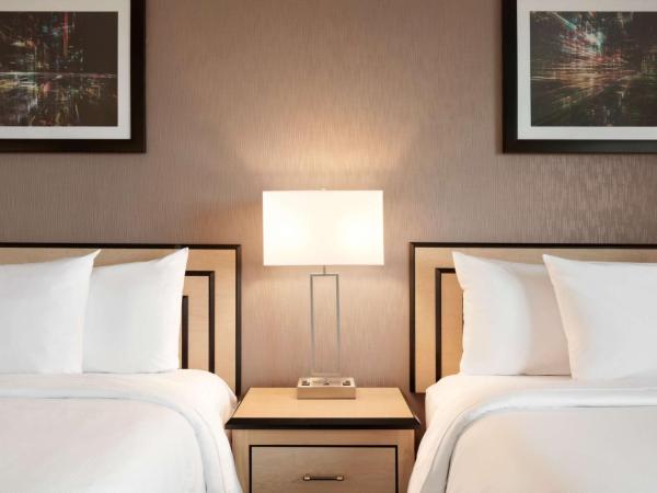 Embassy Suites by Hilton Convention Center Las Vegas : photo 2 de la chambre suite 1 chambre lit queen-size - adaptée aux personnes malentendantes