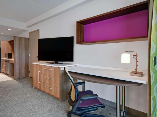 Home2 Suites by Hilton Atlanta Airport North : photo 3 de la chambre chambre lit queen-size avec baignoire - adaptée aux personnes malentendantes