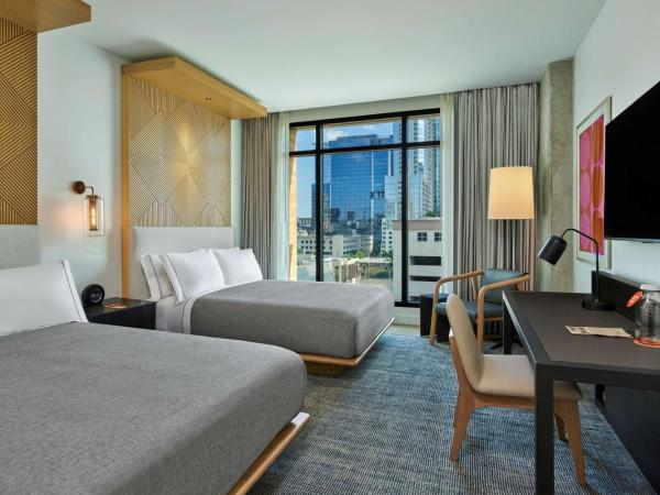 Canopy By Hilton Austin Downtown : photo 1 de la chambre chambre avec 2 lits queen-size - pour personnes malentendantes
