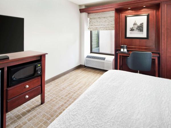 Hampton Inn Austin North : photo 1 de la chambre chambre lit queen-size avec baignoire - accessible aux personnes à mobilité réduite/malentendantes - non-fumeurs