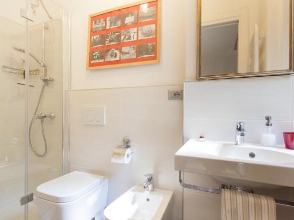 Al Quadrifoglio Bed & Breakfast : photo 7 de la chambre chambre double avec salle de bains privative