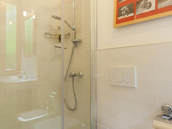 Al Quadrifoglio Bed & Breakfast : photo 8 de la chambre chambre double avec salle de bains privative