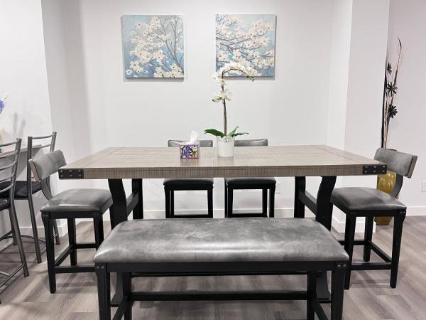 Private Entire Townhouse Retreat Close to Lake : photo 9 de la chambre suite 3 chambres