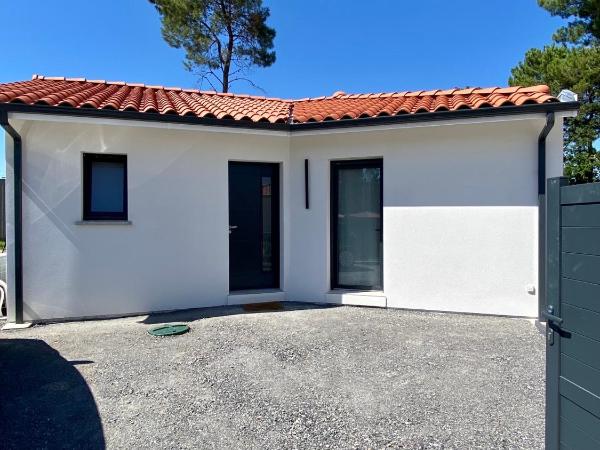 Chambre Privée Accès Piscine : photo 1 de la chambre chambre double avec salle de bains privative