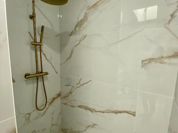 Chambre Privée Accès Piscine : photo 4 de la chambre chambre double avec salle de bains privative