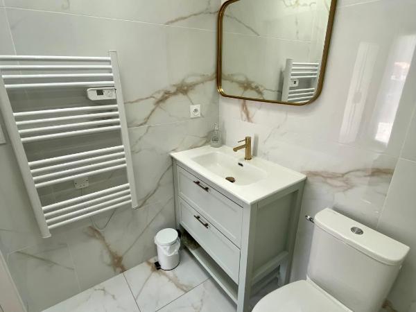 Chambre Privée Accès Piscine : photo 9 de la chambre chambre double avec salle de bains privative