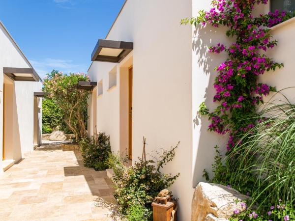 Hôtel La Caravelle : photo 5 de la chambre chambre double supérieure - vue sur jardin