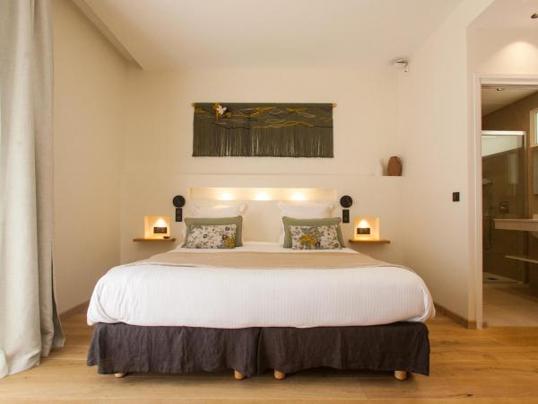 Hôtel La Caravelle : photo 3 de la chambre grande chambre double - vue sur jardin