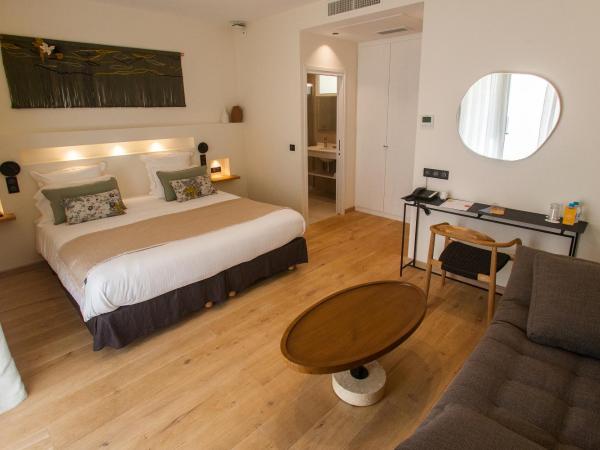 Hôtel La Caravelle : photo 4 de la chambre grande chambre double - vue sur jardin