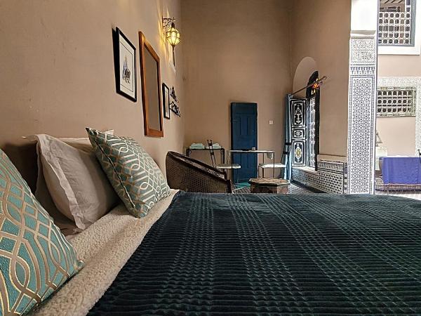 Riad Dar Alma Fes : photo 1 de la chambre chambre supérieure lit queen-size