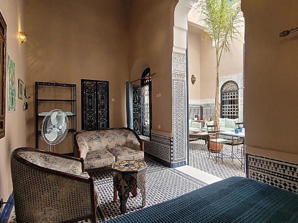 Riad Dar Alma Fes : photo 3 de la chambre chambre supérieure lit queen-size