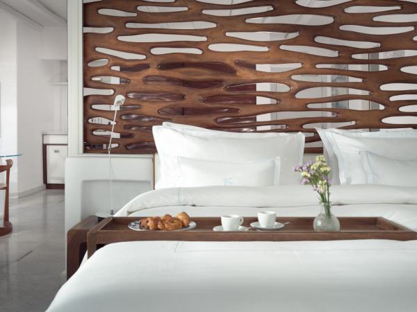 Belvedere Mykonos - Main Hotel - The Leading Hotels of the World : photo 1 de la chambre suite belvedere - vue spectaculaire sur mer