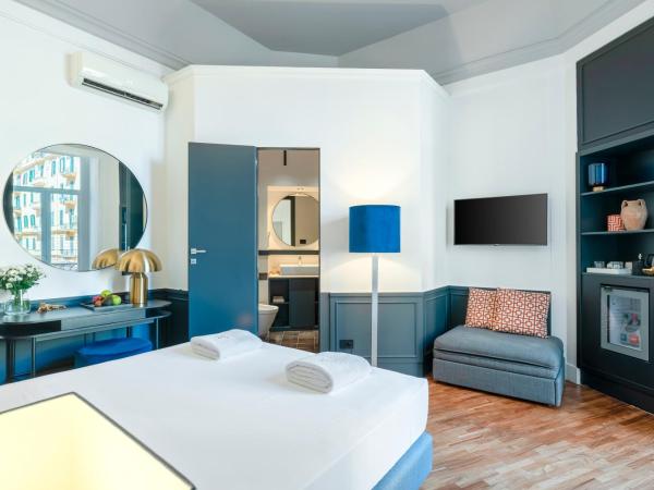 Le Mummarelle Napoli : photo 3 de la chambre superior triple room with balcony sea view – via santa lucia 76