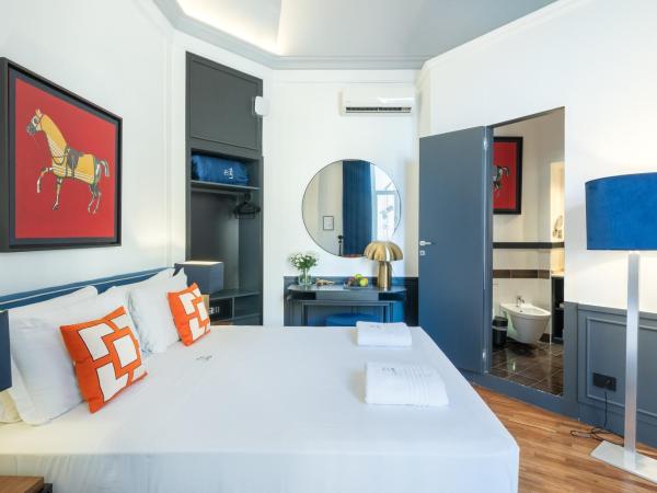 Le Mummarelle Napoli : photo 1 de la chambre superior triple room with balcony sea view – via santa lucia 76