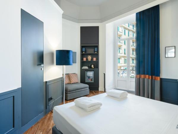 Le Mummarelle Napoli : photo 2 de la chambre superior triple room with balcony sea view – via santa lucia 76