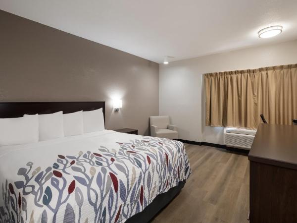 Red Roof Inn Tucson North - Marana : photo 5 de la chambre chambre lit king-size supérieure accessible aux personnes à mobilité réduite - non-fumeurs