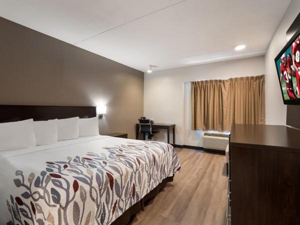 Red Roof Inn Tucson North - Marana : photo 2 de la chambre chambre lit king-size supérieure accessible aux personnes à mobilité réduite - non-fumeurs