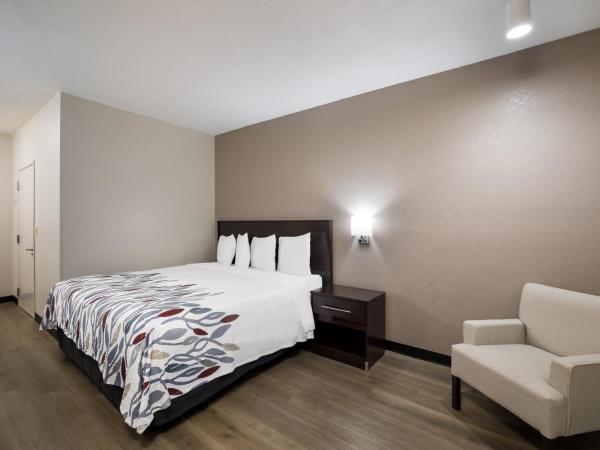 Red Roof Inn Tucson North - Marana : photo 6 de la chambre chambre lit king-size supérieure accessible aux personnes à mobilité réduite - non-fumeurs