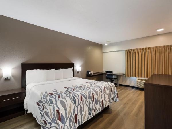 Red Roof Inn Tucson North - Marana : photo 5 de la chambre chambre lit king-size supérieure - non-fumeurs