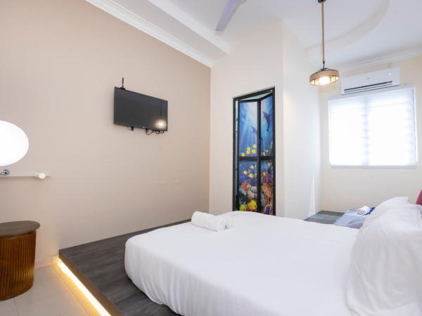 The Bahari Lodge @ Georgetown : photo 8 de la chambre chambre triple avec salle de bains privative