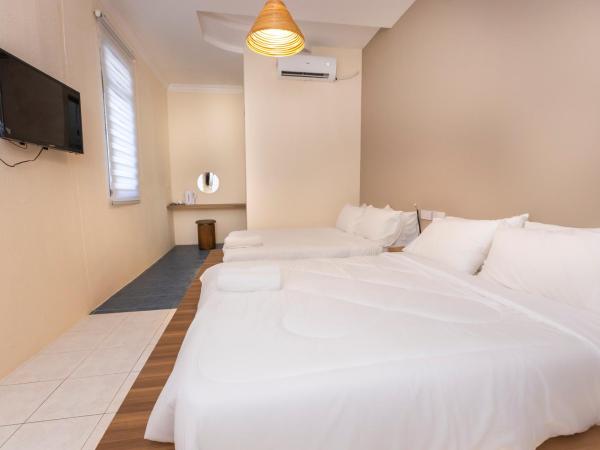 The Bahari Lodge @ Georgetown : photo 2 de la chambre chambre familiale avec salle de bains privative