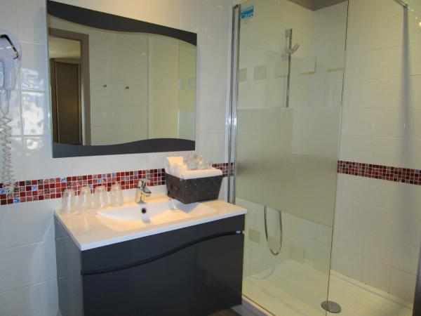Le Maray : photo 3 de la chambre chambre quadruple avec douche