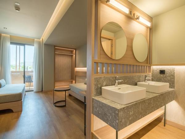 SENSEANA Sea Side Resort & Aquadventure : photo 6 de la chambre chambre familiale classique - vue sur jardin
