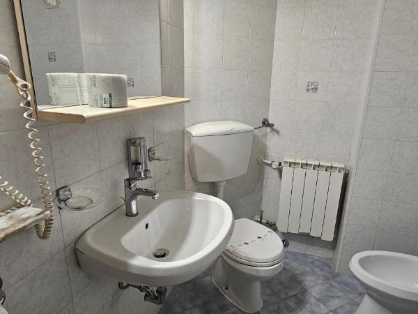 Hotel Terminus & Plaza : photo 7 de la chambre chambre quadruple