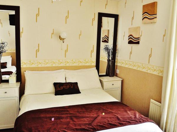 Cheers Hotel : photo 6 de la chambre chambre triple avec baignoire