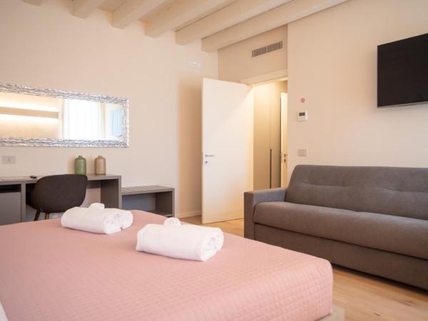 Calcirelli Suites : photo 10 de la chambre chambre familiale deluxe