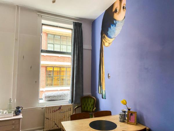 Hostel ROOM Rotterdam : photo 1 de la chambre lit dans dortoir de 4 lits avec salle de bains commune