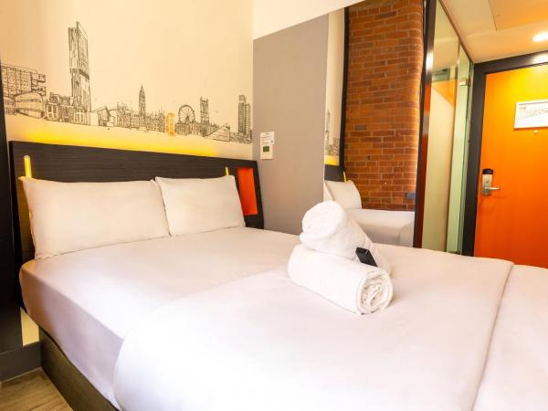 easyHotel Manchester : photo 2 de la chambre chambre double avec fenêtre