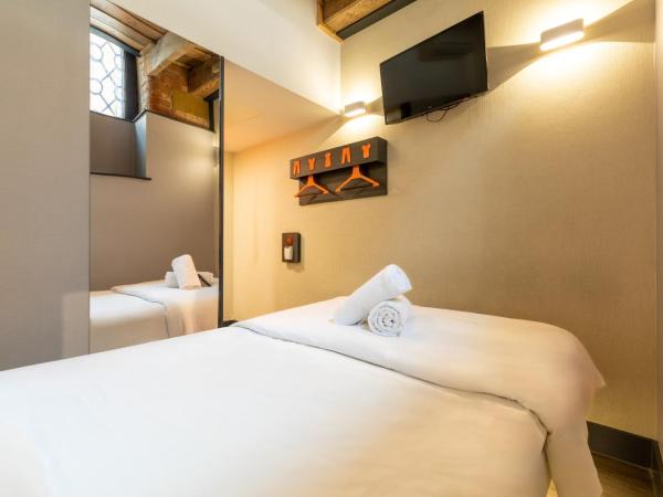 easyHotel Manchester : photo 2 de la chambre chambre double avec fenêtre - Étage inférieur