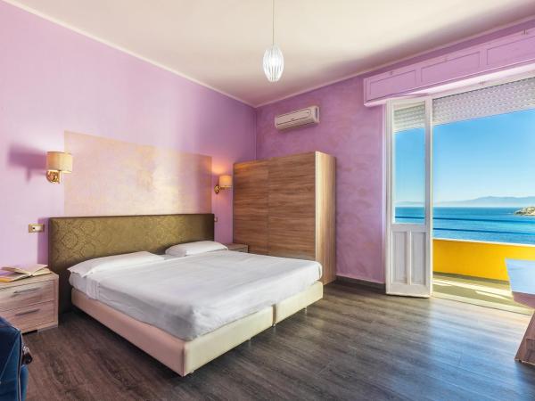 Hotel Calamosca : photo 2 de la chambre chambre double ou lits jumeaux - vue sur mer