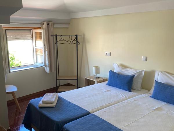 Enjoy Viana - Guest House : photo 1 de la chambre chambre double avec salle de bains privative