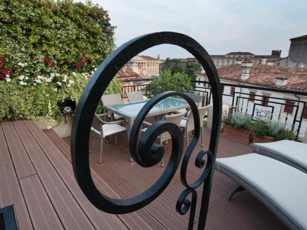 Hotel Bologna ***S : photo 4 de la chambre suite - terrasse et bain à remous