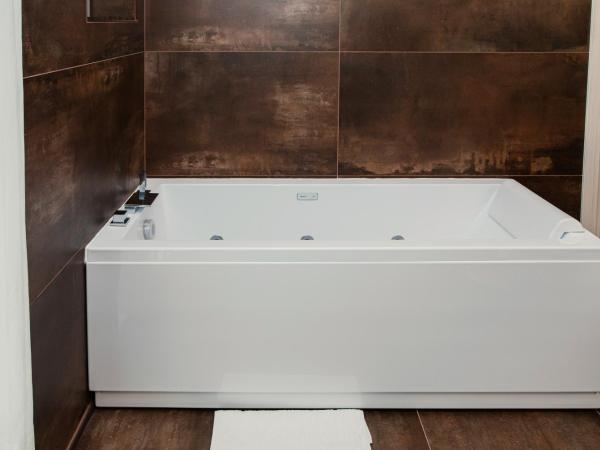 Hotel Leonardo Da Vinci Wellness SPA : photo 3 de la chambre suite deluxe avec baignoire spa