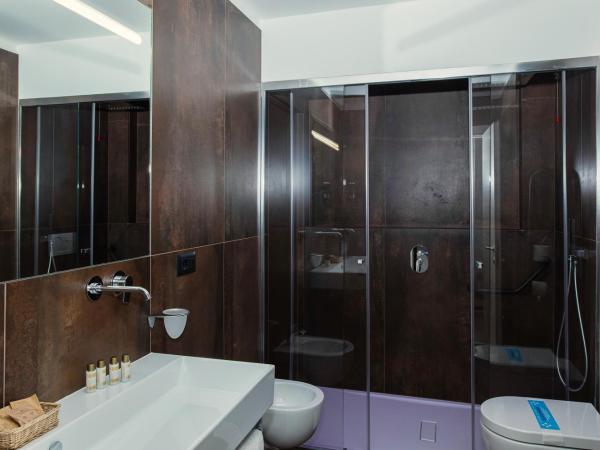 Hotel Leonardo Da Vinci Wellness SPA : photo 6 de la chambre suite deluxe avec baignoire spa