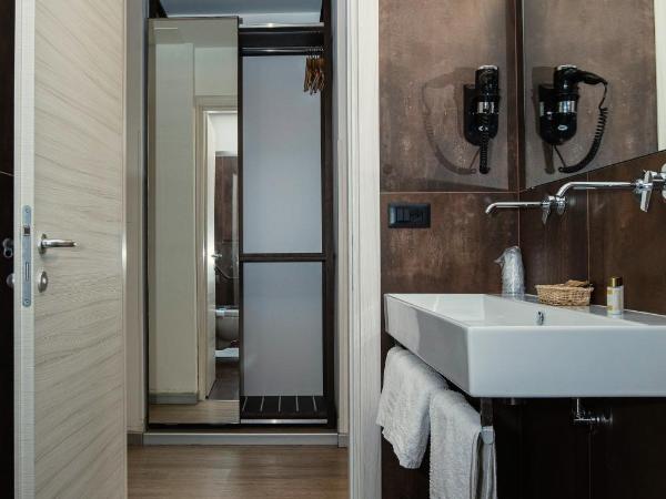 Hotel Leonardo Da Vinci Wellness SPA : photo 4 de la chambre suite deluxe avec baignoire spa