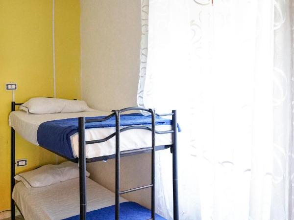 Los Mochileros Hostel - Age Limit 18-28 : photo 4 de la chambre lit simple dans dortoir pour femmes