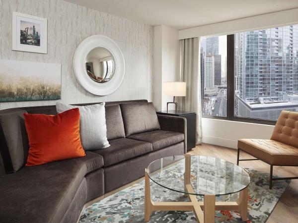 Hilton Grand Vacations Club Chicago Magnificent Mile : photo 2 de la chambre suite 1 chambre lit king-size avec canapé-lit