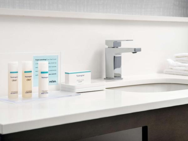 Hampton Inn & Suites Charlotte Airport Lake Pointe : photo 5 de la chambre suite studio lit king-size avec canapé-lit – non-fumeurs