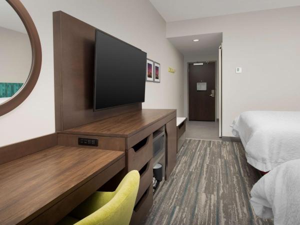 Hampton Inn & Suites Charlotte Airport Lake Pointe : photo 2 de la chambre chambre avec 2 grands lits queen-size 