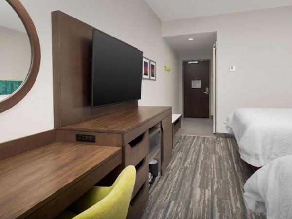 Hampton Inn & Suites Charlotte Airport Lake Pointe : photo 2 de la chambre chambre avec 2 grands lits queen-size