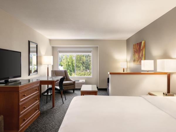 Radisson Hotel Portland Airport : photo 1 de la chambre chambre lit king-size - non-fumeurs