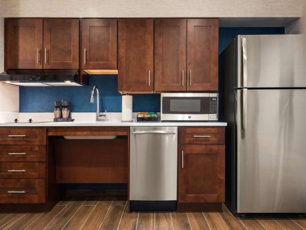 Homewood Suites By Hilton Arlington Rosslyn Key Bridge : photo 6 de la chambre suite studio lit king-size - adaptée aux personnes malentendantes - non-fumeurs