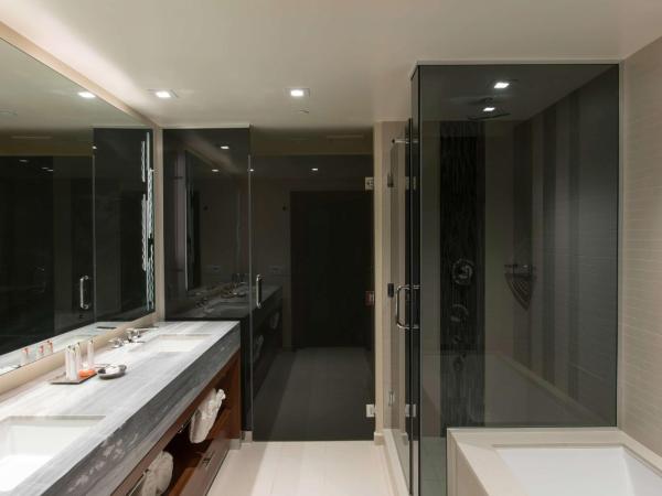 Hilton Grand Vacation Club The Grand Islander Waikiki Honolulu : photo 6 de la chambre suite 2 chambres de luxe avec canapé-lit