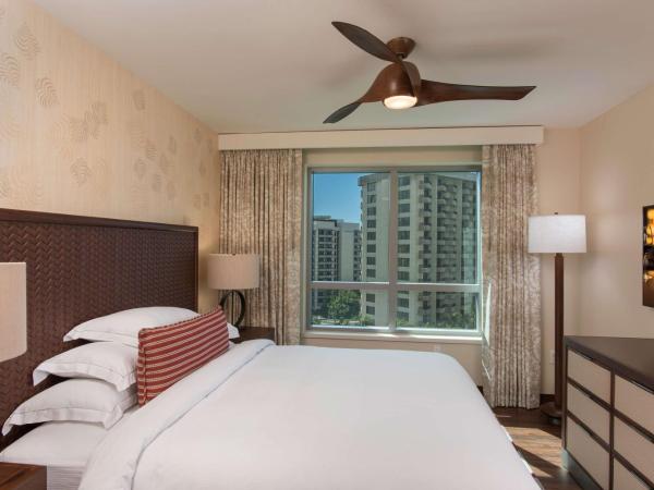 Hilton Grand Vacation Club The Grand Islander Waikiki Honolulu : photo 3 de la chambre suite king 1 chambre avec vue partielle sur l'océan